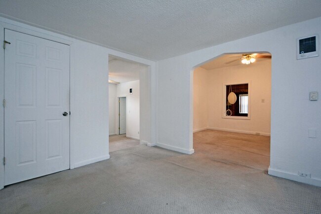 Building Photo - Spacious 4-Bed 3-Bath Home Available Now in NE Minneapolis!