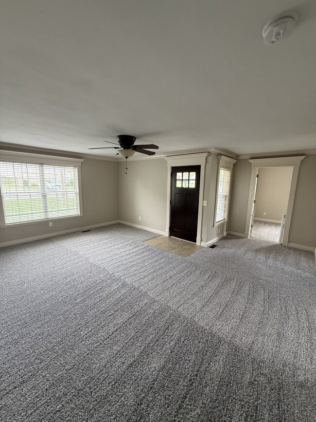 Building Photo - 306 W 2nd St N