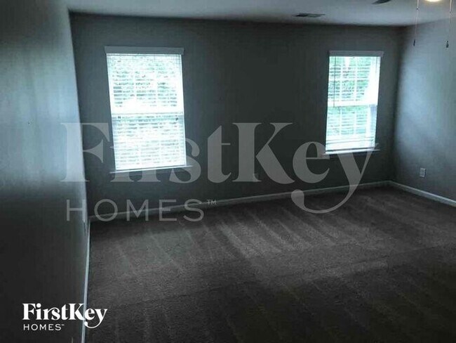 Building Photo - 112 Eden Ave