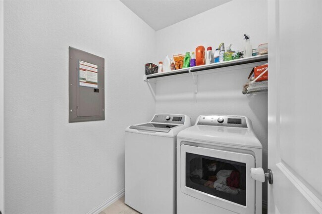 Building Photo - 166 Coronella Dr