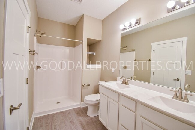 Building Photo - 4 Bedroom 3 Bathroom Ranch with a Finished Basement in Waukee