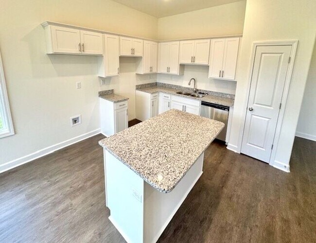Building Photo - Now Leasing a 5-Bedroom 3 Bath Home In Oakland