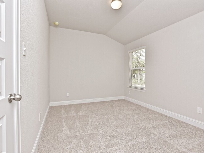 Building Photo - 3 BR/2 BA - 1554 SF Home in LAGO VISTA!!!