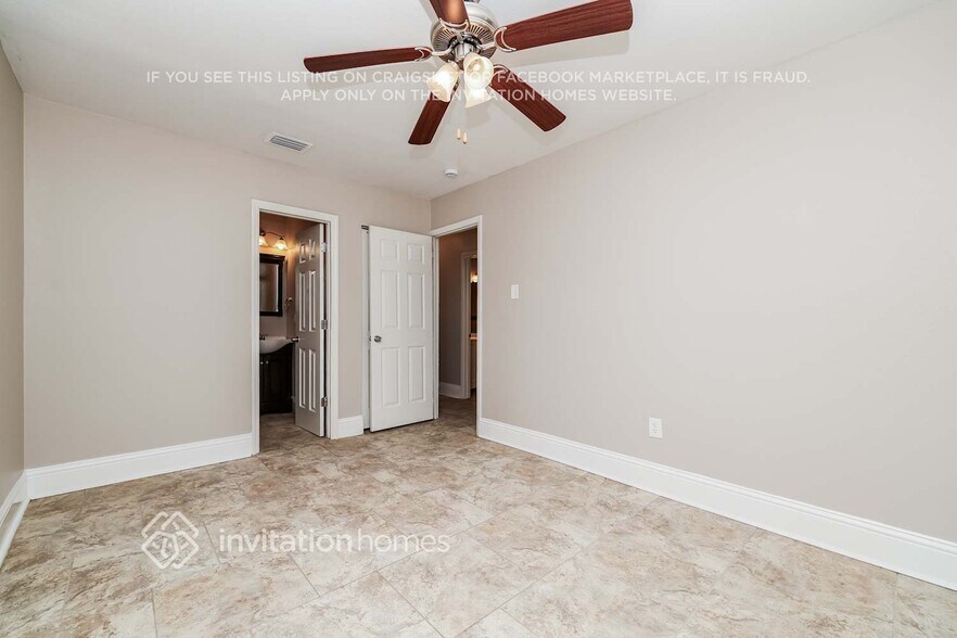 Building Photo - 3704 N Clearfield Ave