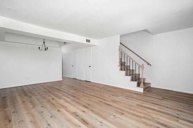 Building Photo - 10331 Longmont Dr
