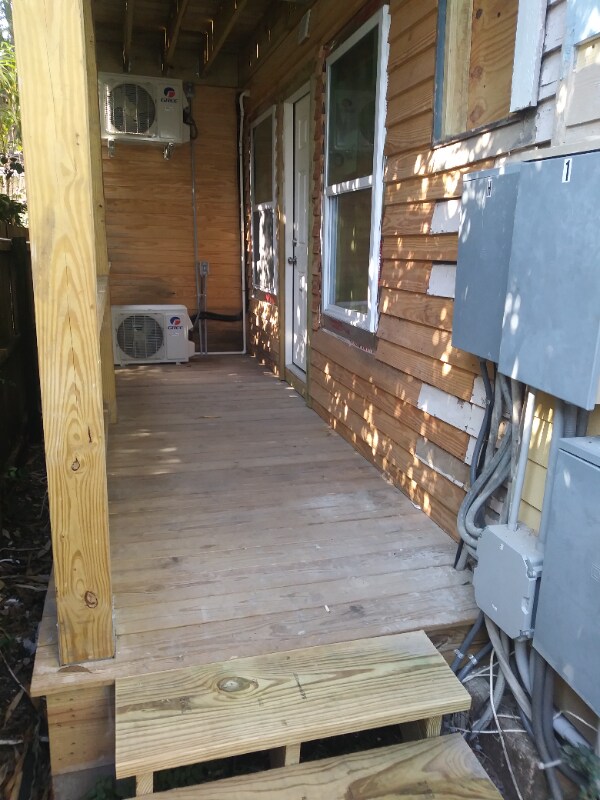 Building Photo - 260 St George St