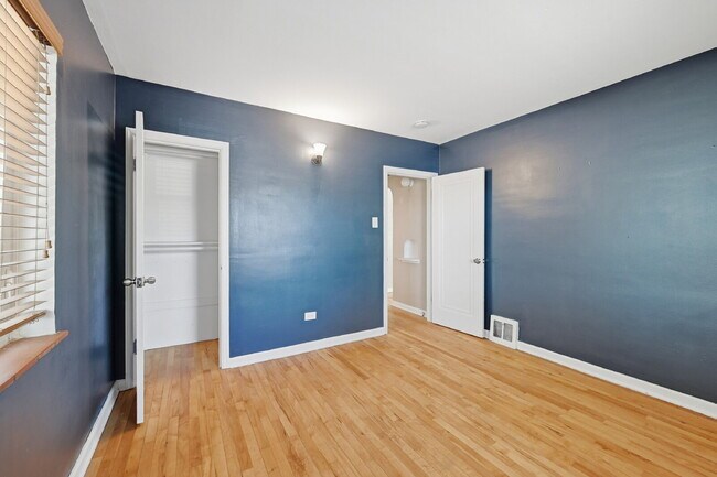 Building Photo - $2,895.95, 3-bed, 2-bath duplex in Denver with a washer and dryer and $300 off the first month's ...
