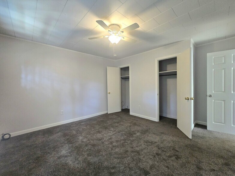 Building Photo - 417 10th Ave S