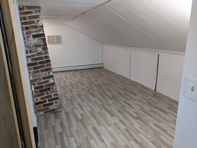 Building Photo - 13 Gallup Ln