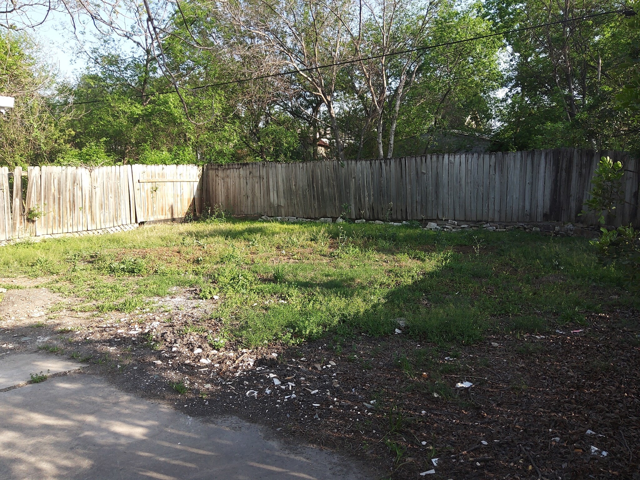 Share backyard - 1118 Santa Anna
