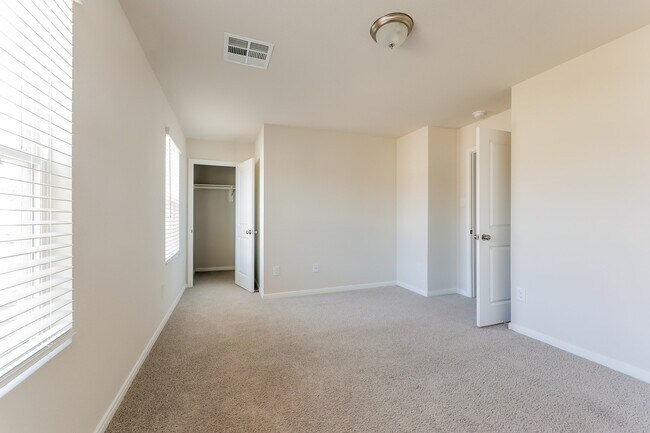 Building Photo - 2104 Cedar Bnd Dr