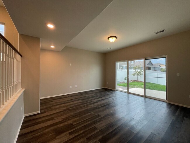 Building Photo - 1472 Skimmer St