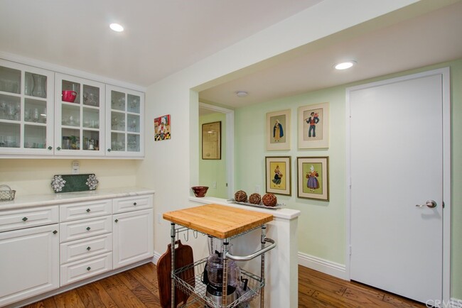 Building Photo - 5500 Paseo Del Lago W