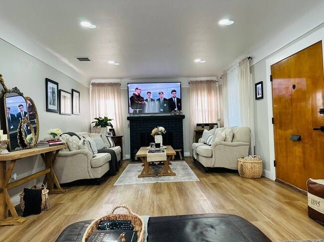 Building Photo - 236 W 127th St