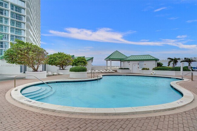 Building Photo - 16711 Collins Ave