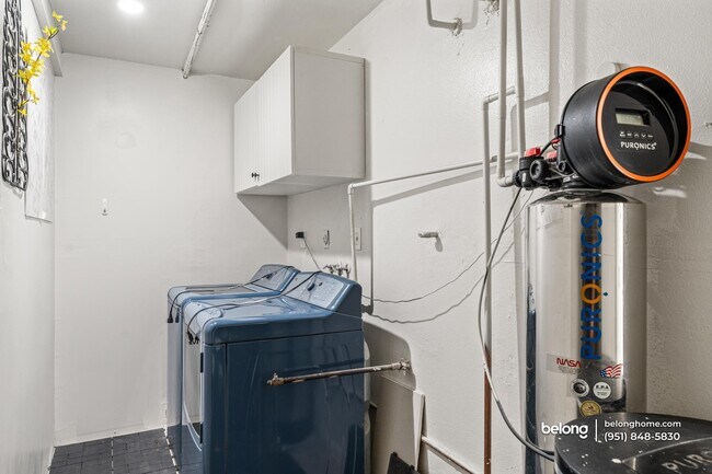 Building Photo - 24363 Comfort Ct