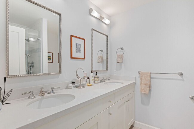 Building Photo - El Escorial Villa – East Beach Living at I...