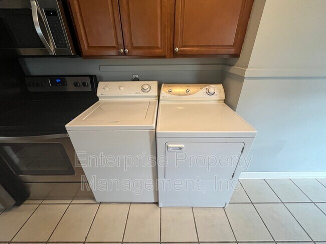 Building Photo - 1215 Mt Moriah Rd