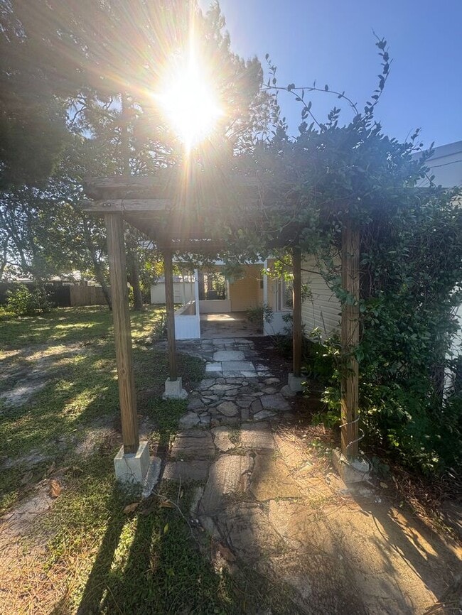 Building Photo - Beautiful 4BR 2BA Home w/ Water Views in St. Augustine Florida!