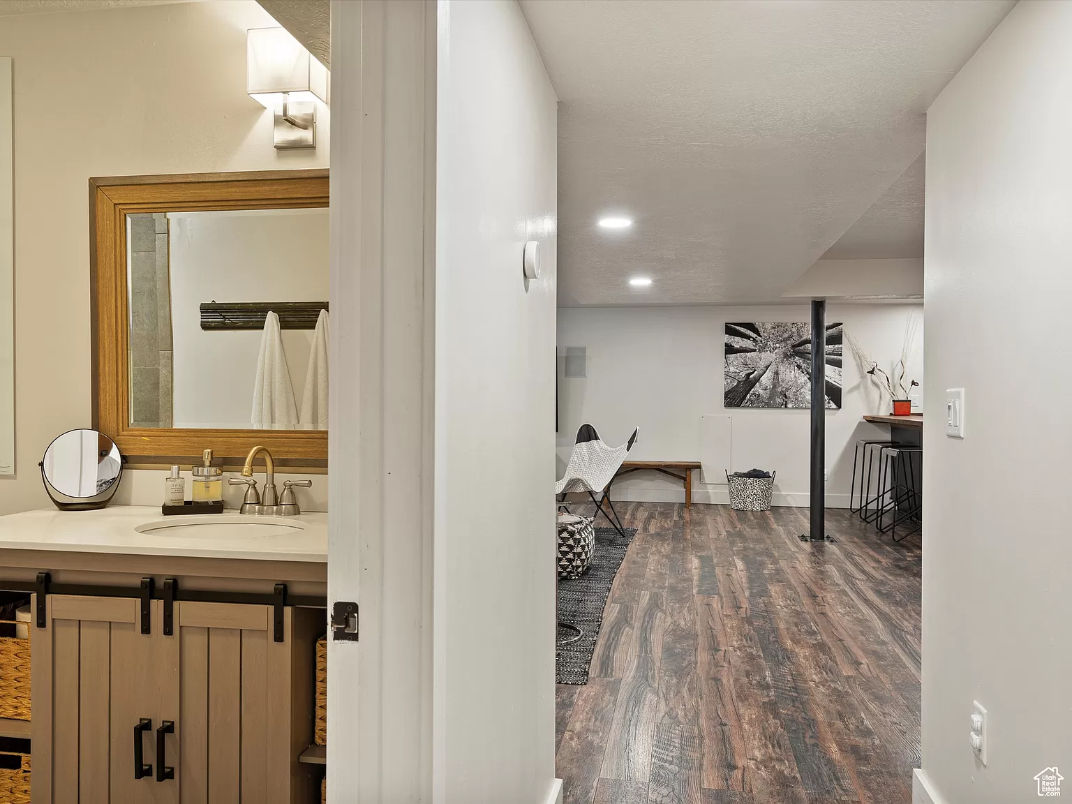 Bathroom, looking towards living room - 1062 25th St