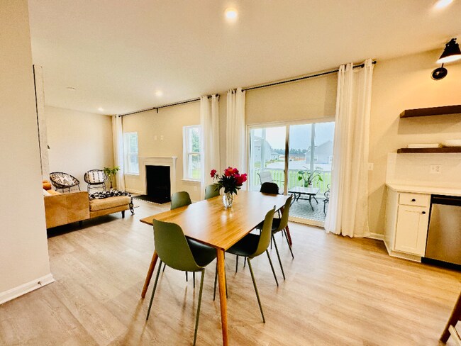 Building Photo - 4740 Canterbury Rd