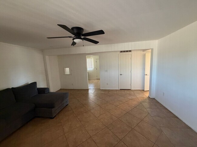 Building Photo - MOVE IN SPECIAL!  2 Bedroom 2 Bath Condominium in Great Location