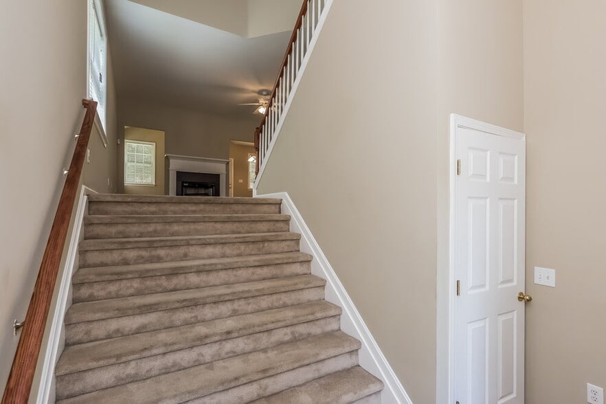 Building Photo - 6049 Brookmere Ln SE
