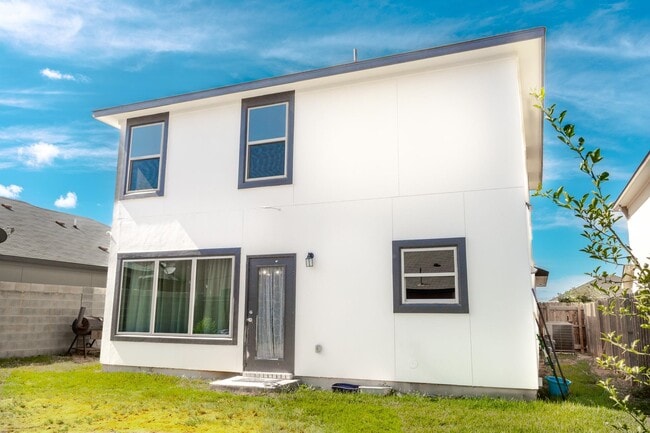 Building Photo - 6010 Leopoldo Dr