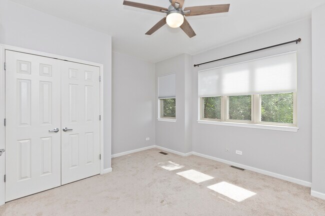 Building Photo - 1332 N Burling St