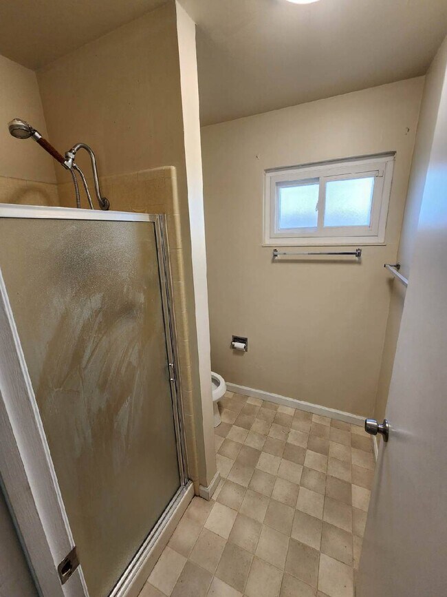Building Photo - 324 Brookside Dr