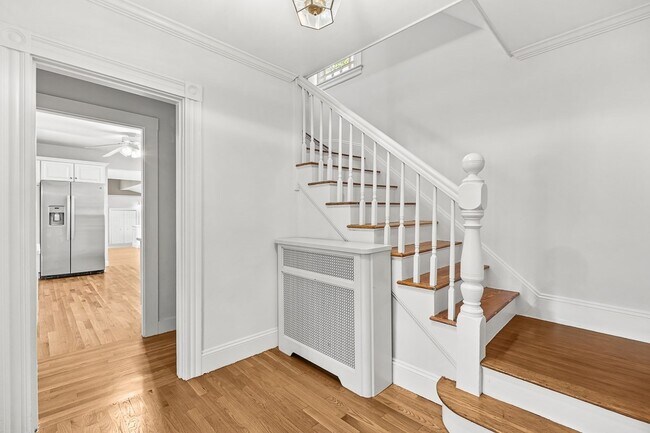 Building Photo - 20 Donizetti St