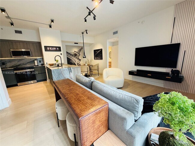 Building Photo - 7320 NW 114th Ave