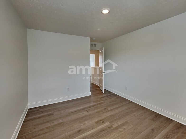 Building Photo - 9151 Henley Ave