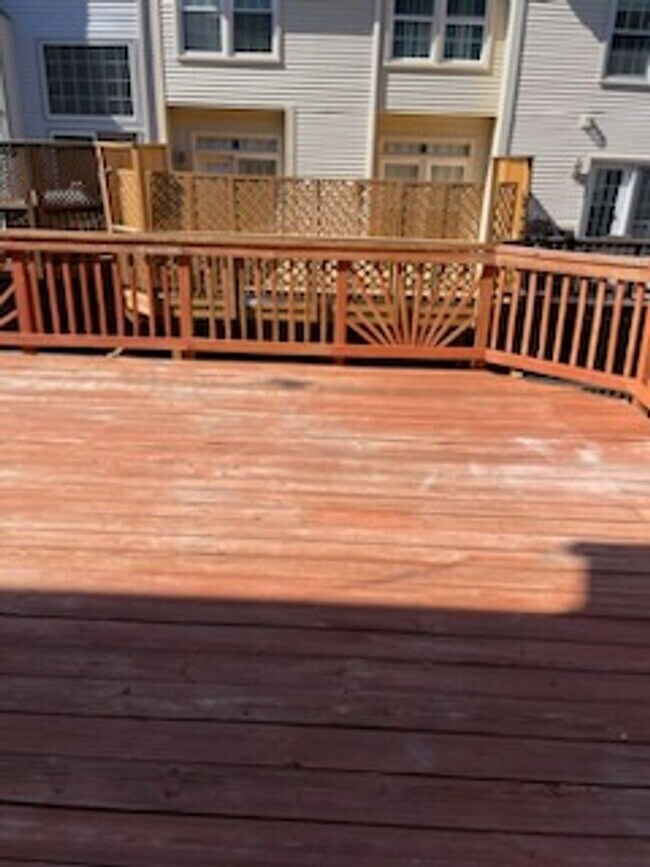 Building Photo - 5516 Sully Lake Dr