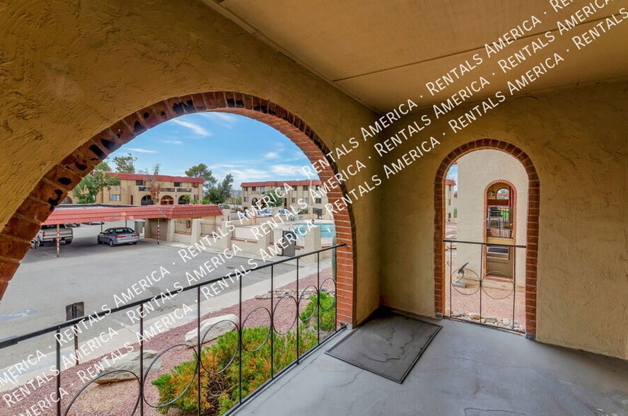 Building Photo - 6351 N Barcelona Ct
