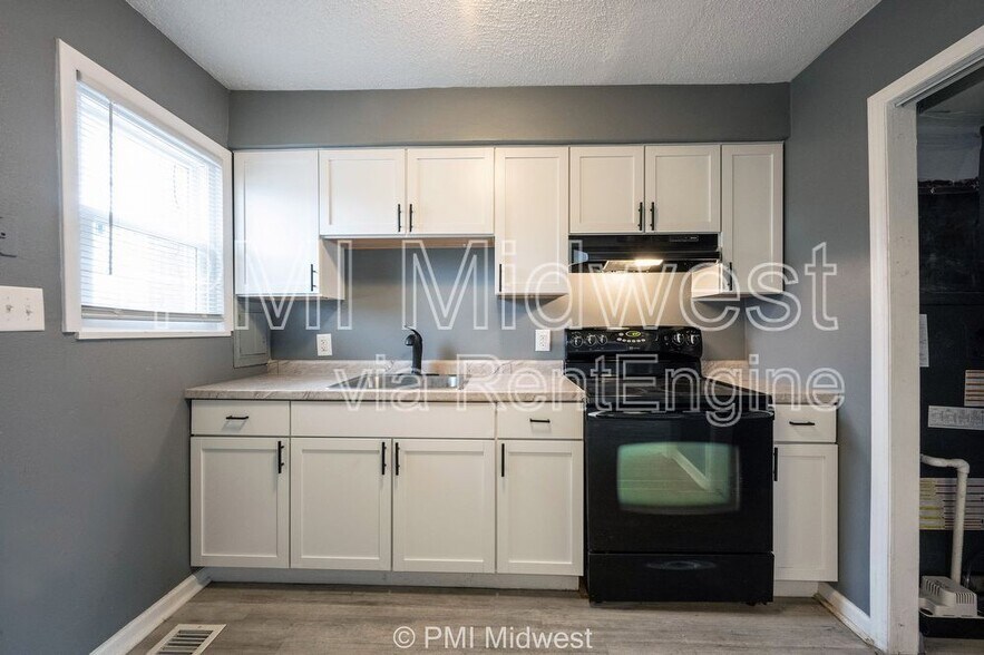 Building Photo - 6056 E 16th St