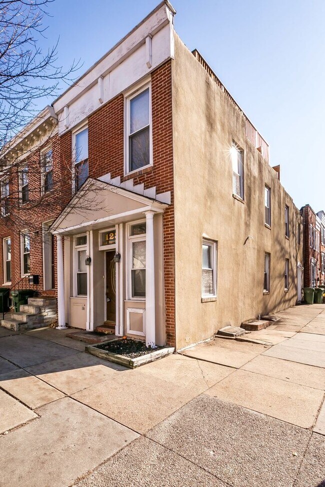 Primary Photo - Stylish End-of-Group 2 bd 2.5bth Home in P...