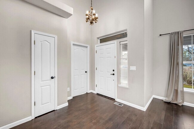 Building Photo - Enjoy this Spectacular Parklike backyard with Landscaping Included in Rent