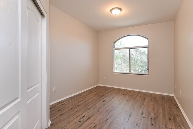 Building Photo - 2415 N Avenida TABICA