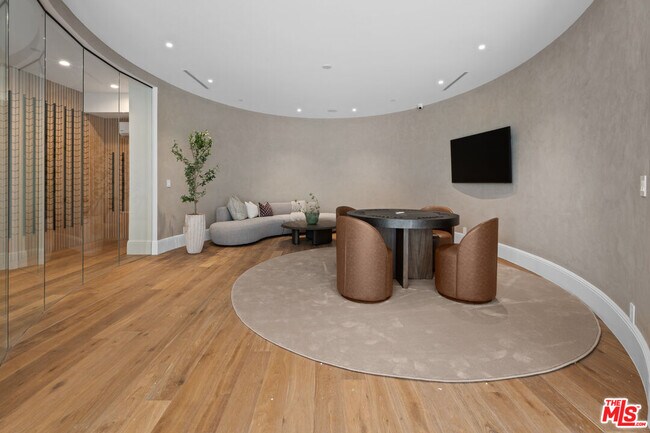 Building Photo - 616 N Alpine Dr