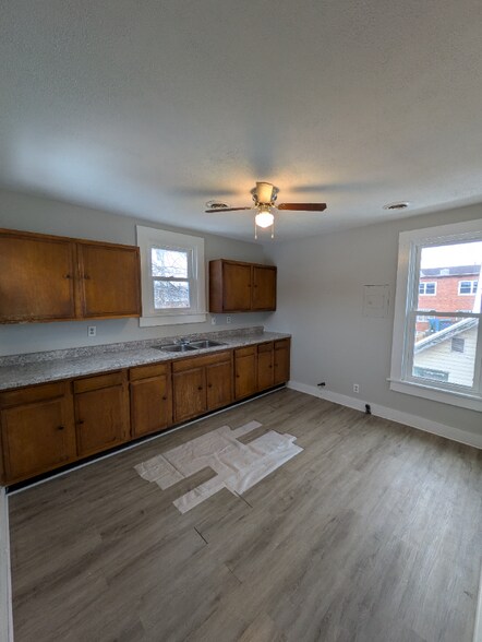 Building Photo - 220 S 8th St