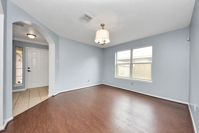 Building Photo - 7238 Foxshadows Ln
