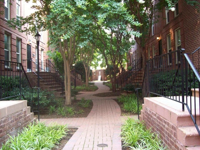 Building Photo - 1433 A St NE
