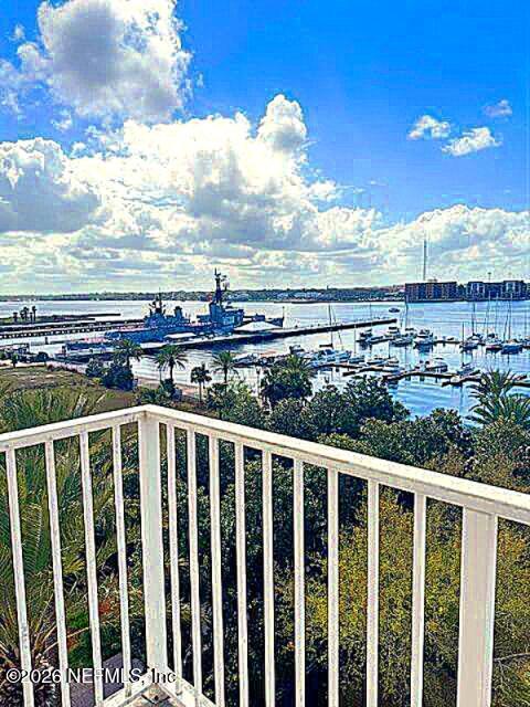 Building Photo - 400 E Bay St