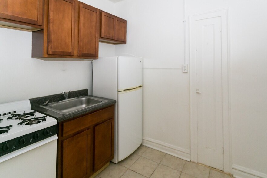 Building Photo - 4842 N Damen Ave