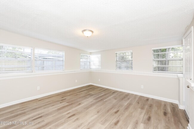 Building Photo - 9406 Gisborne Dr