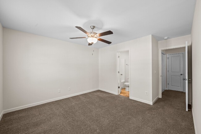 Building Photo - Charming 2-Bedroom, 2.5 Baths Townhouse in...