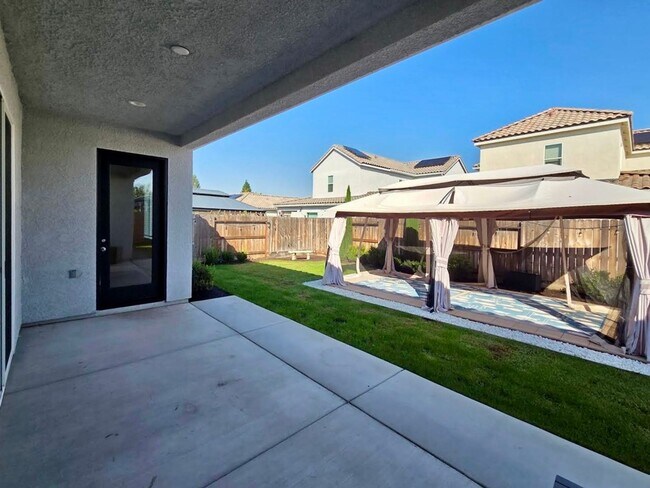 Building Photo - $2,750 Shaw & Locan, 4 Bedroom House - Twa...