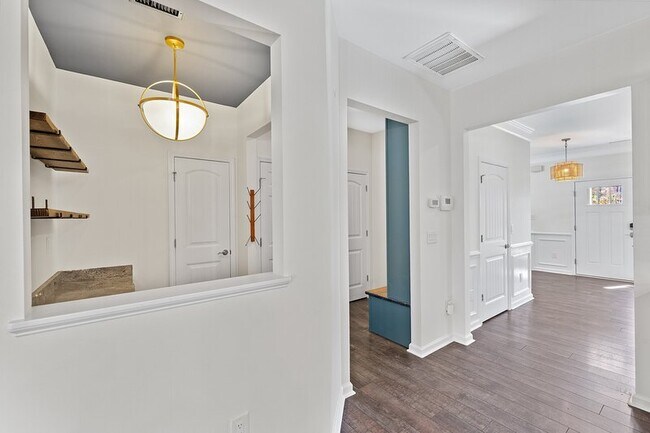 Building Photo - 460 Young Landing Ct