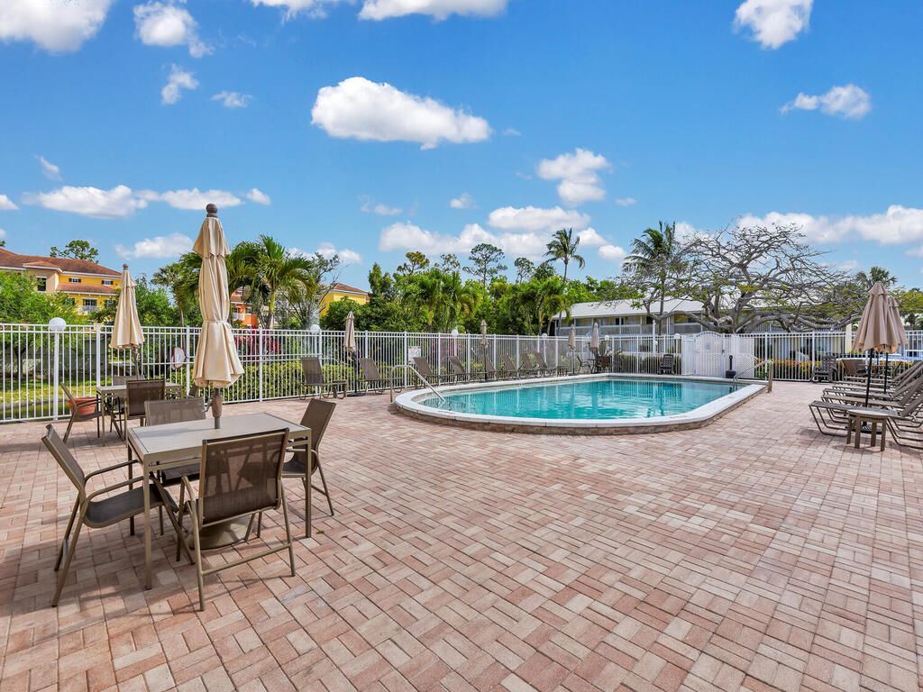 Building Photo - 4617 Bayshore Dr